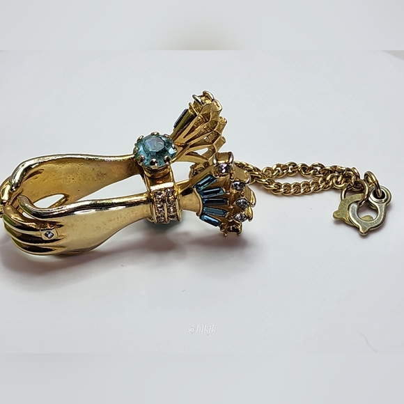 Vintage 1950 Bylle Co Clasped Hands Glove Holder Clip *Gold/Blue* EUC - Picture 13 of 17